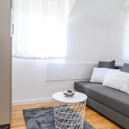 Aqua Lux - Hill - Kod Akva Parka Podina アパート *