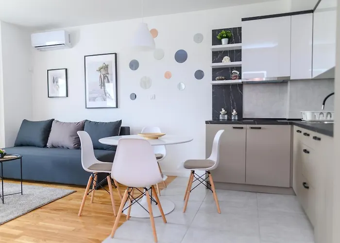 Aqua Lux - Hill - Kod Akva Parka Podina 索科矿泉村